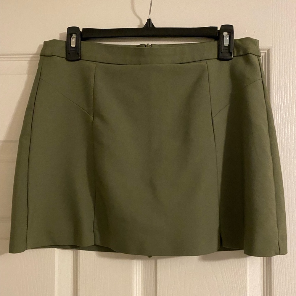 Olive skort, so flattering and easy to move around in